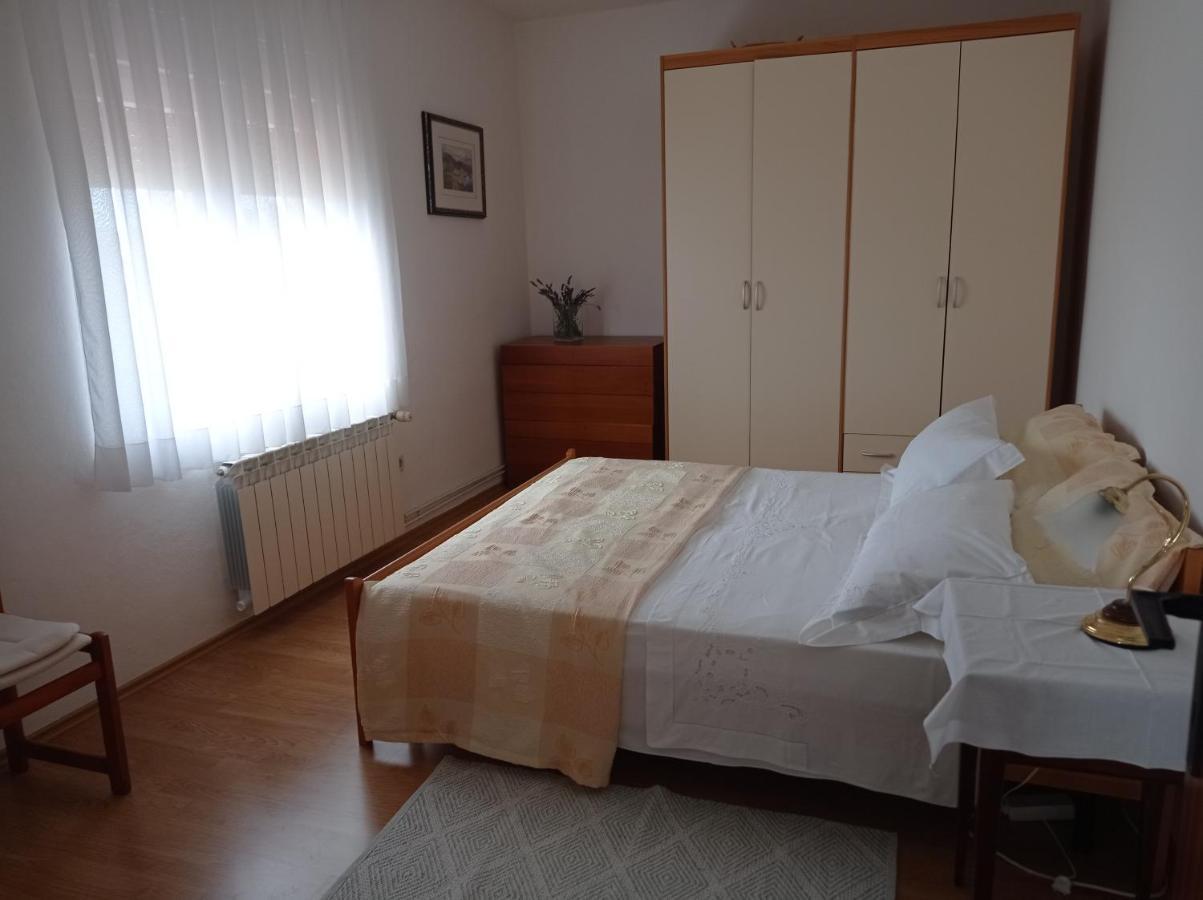 Apartments Anica Pula Luaran gambar