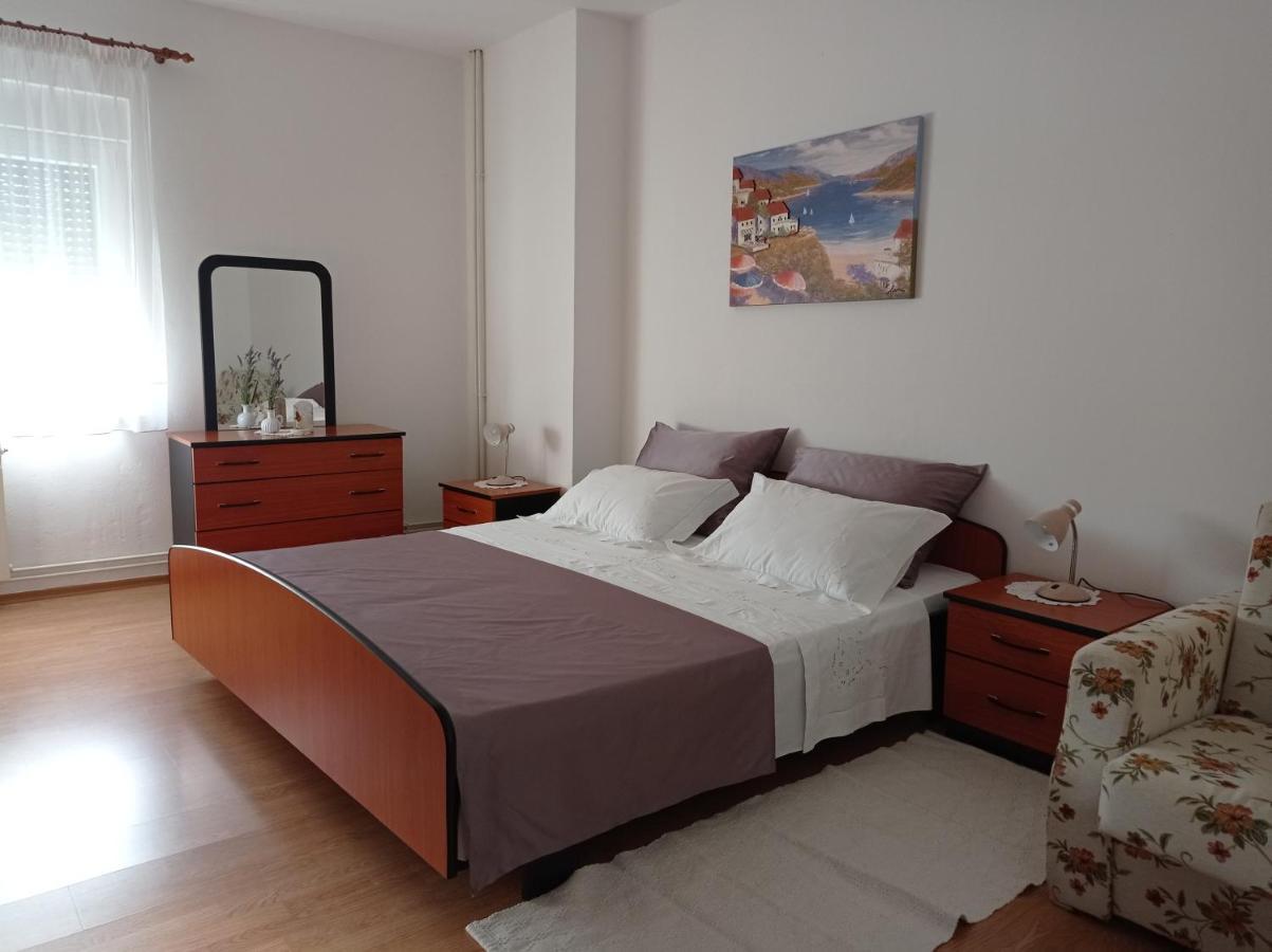 Apartments Anica Pula Luaran gambar